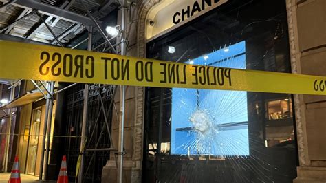 Thieves use sledgehammer to break into Upper East Side Chanel 